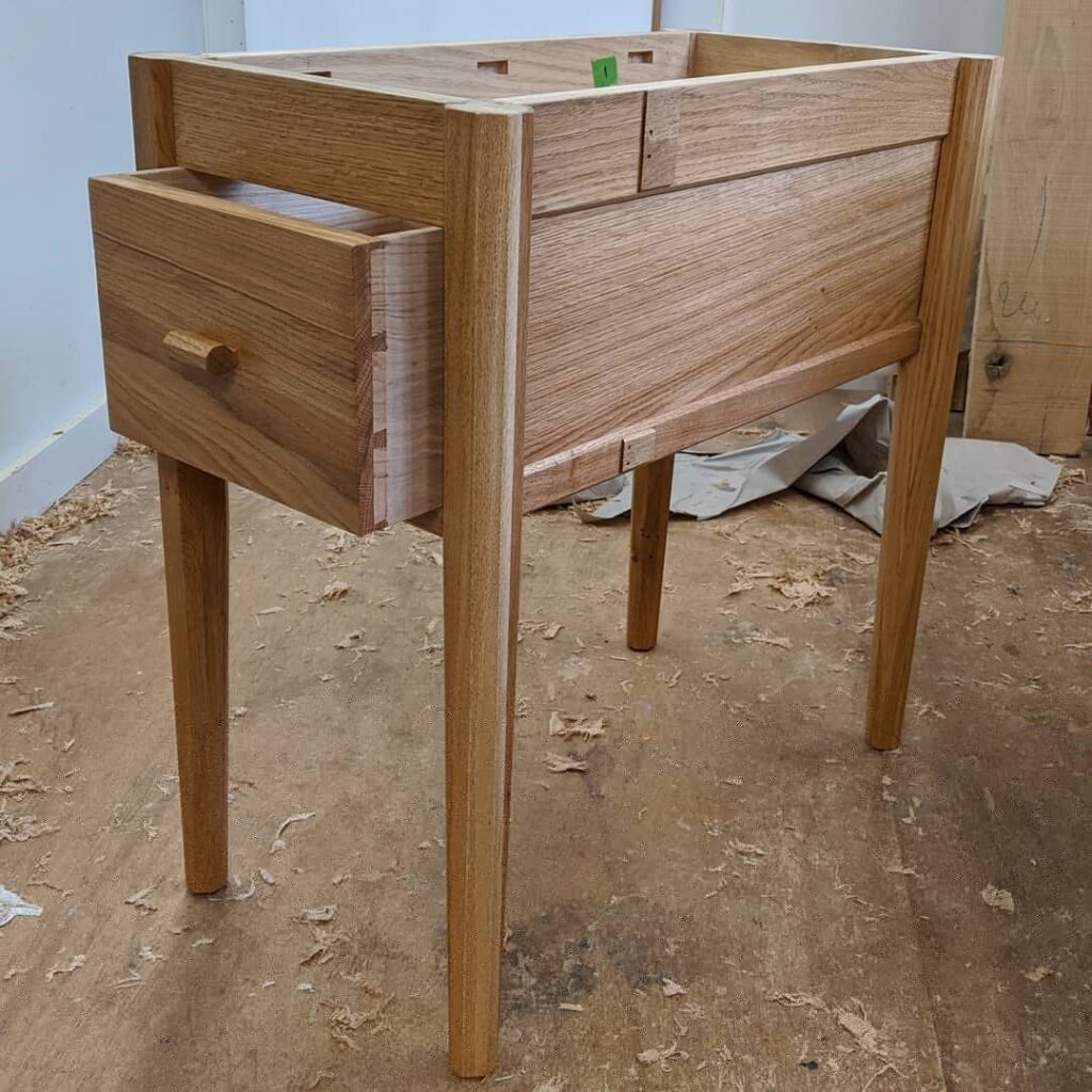 Drawers fitted to the central base