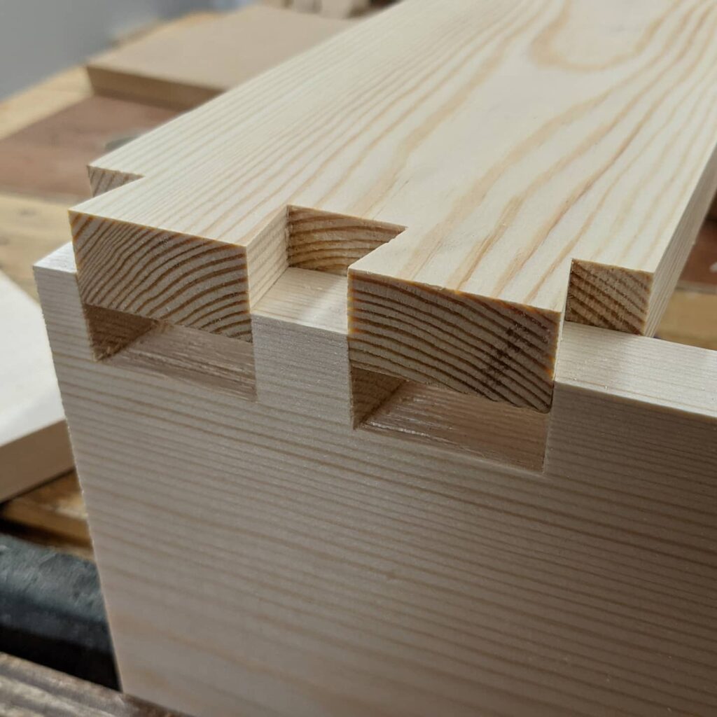 A satisfying dovetail fit on the carcase